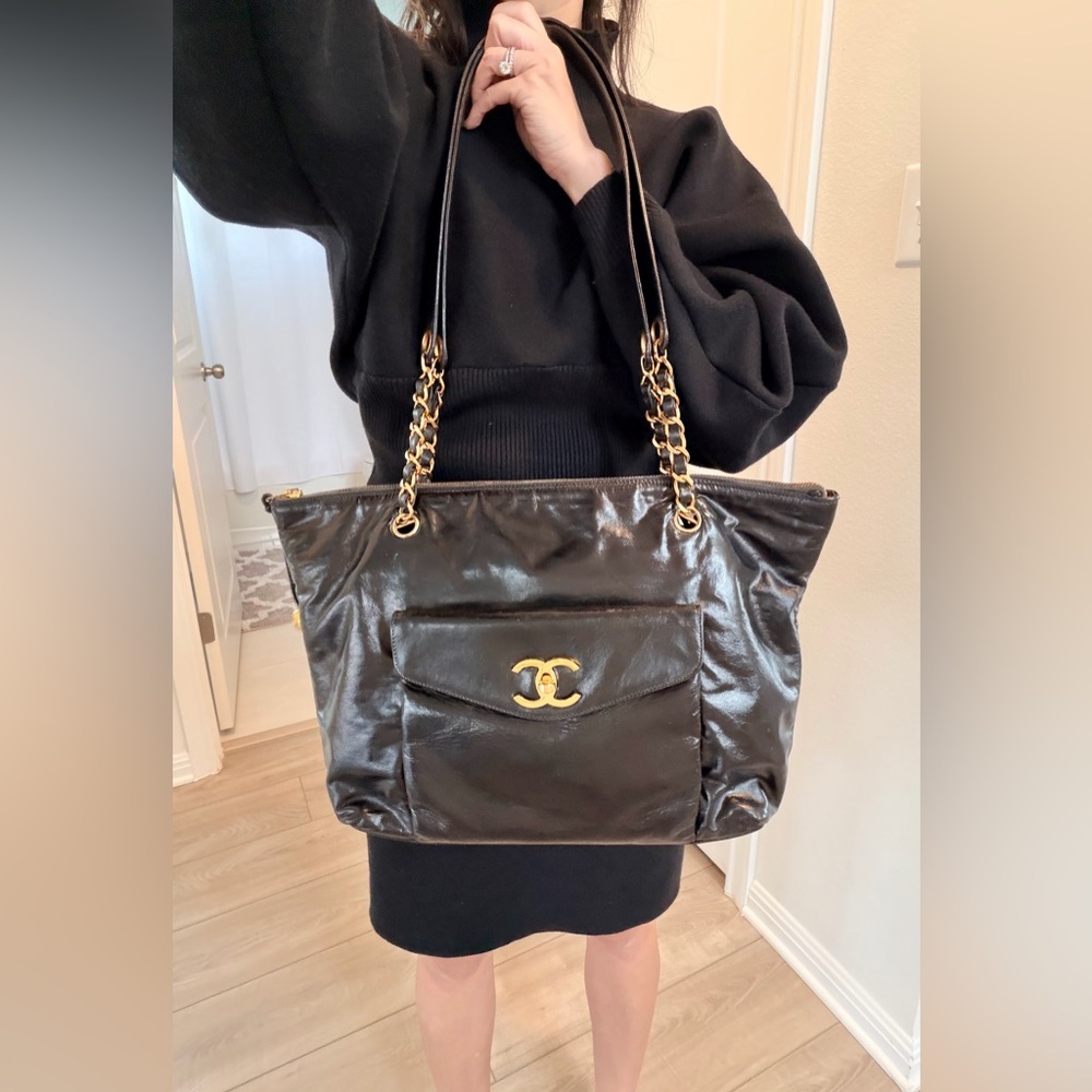 Auth CHANEL 24K CC Vintage Black Patent Leather Large Shopper Tote